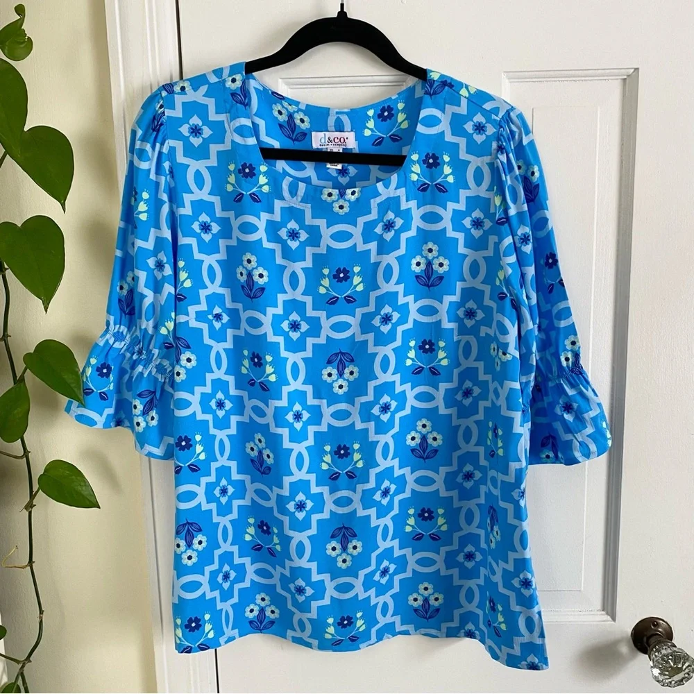 NWOT D&Co QVC Blue Floral Print Top Womens Size Small Ruffle Bell Sleeve Blouse